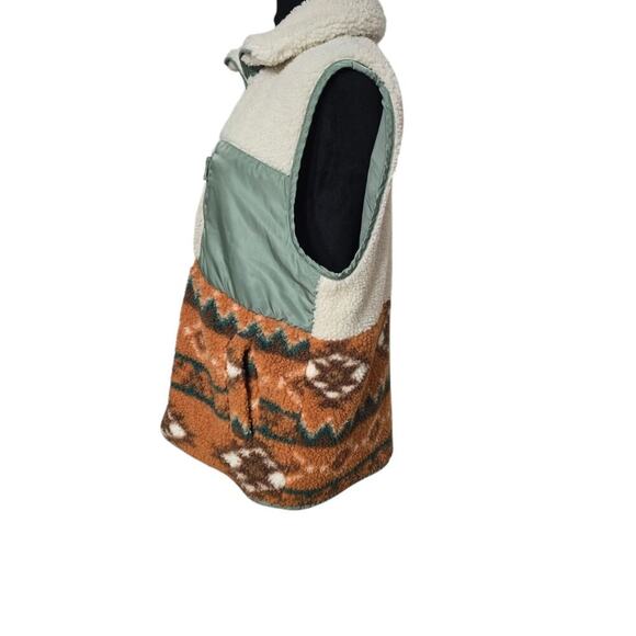 Love Tree Vest - Picture 2 of 8